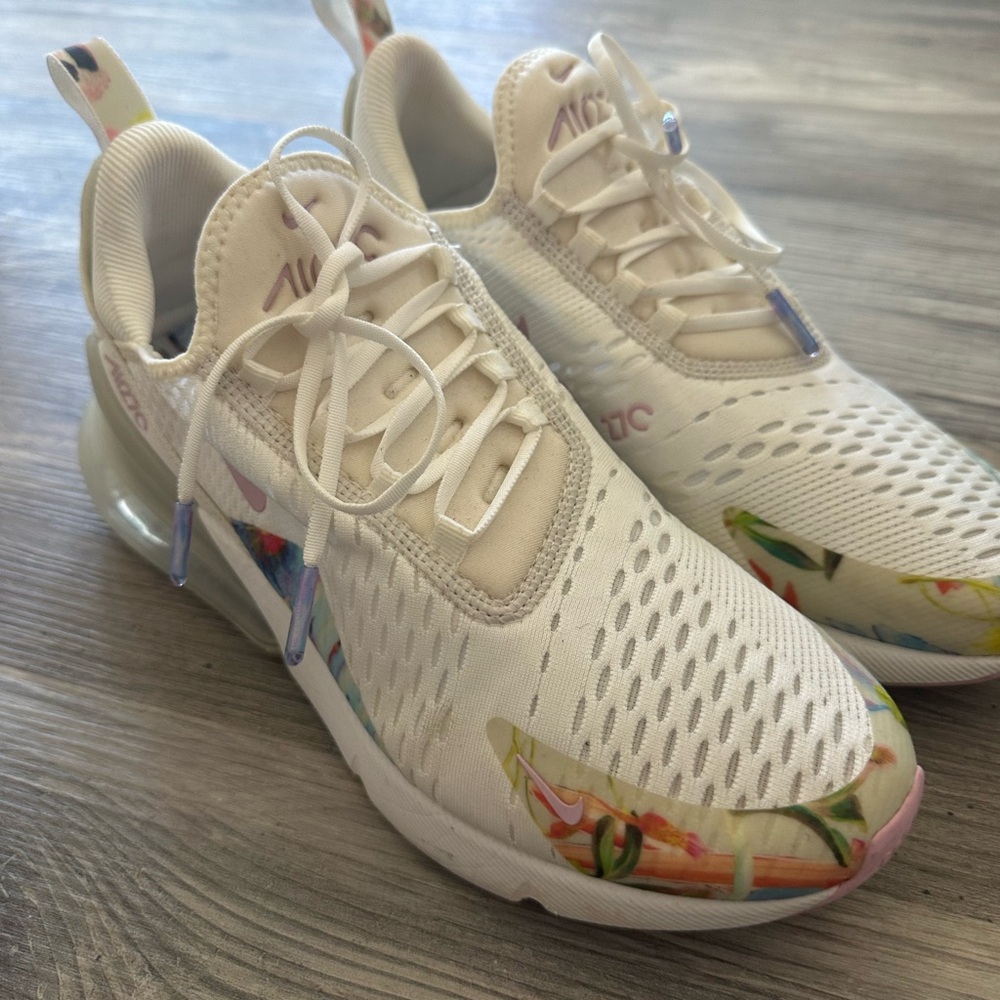 Women nike 270s